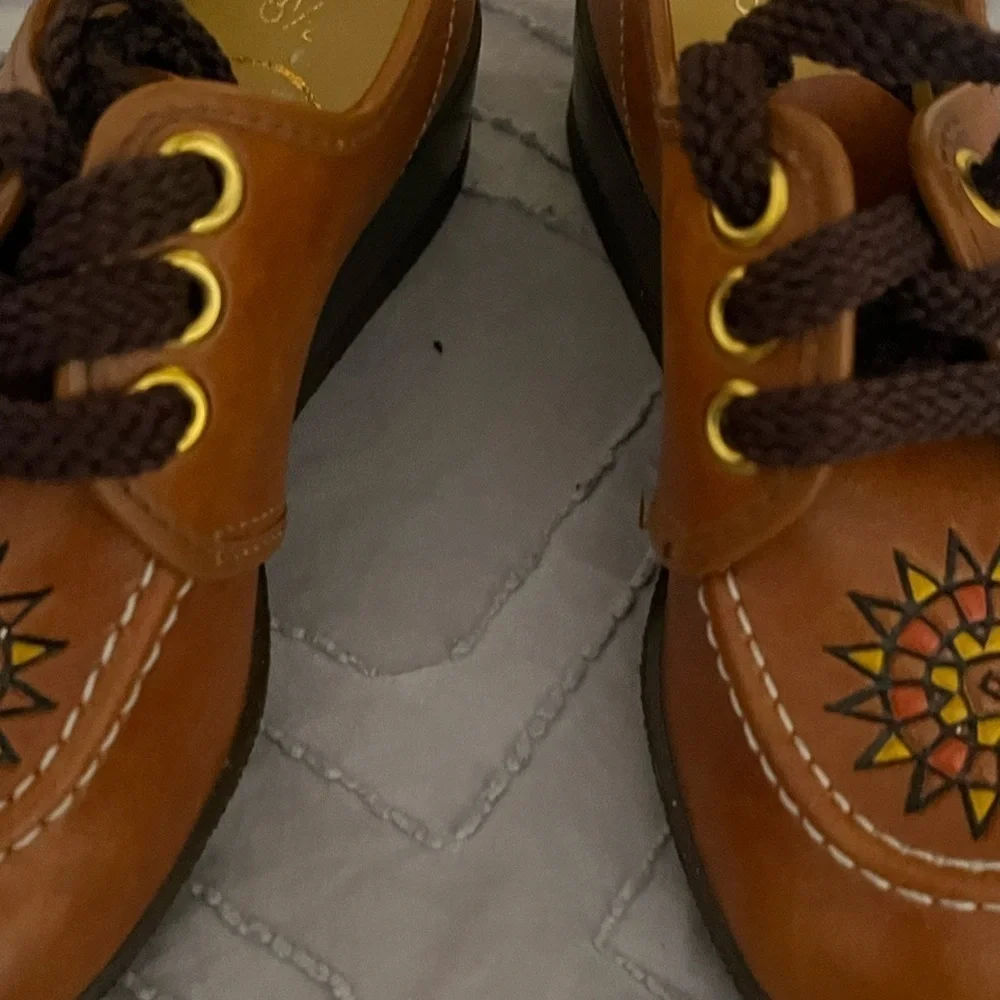 Robinson Crusoe lace up